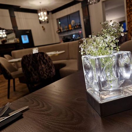 The Lilly Restaurant With Rooms Llandudno Ngoại thất bức ảnh