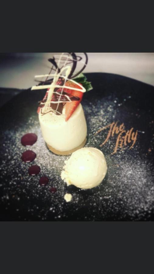 The Lilly Restaurant With Rooms Llandudno Ngoại thất bức ảnh