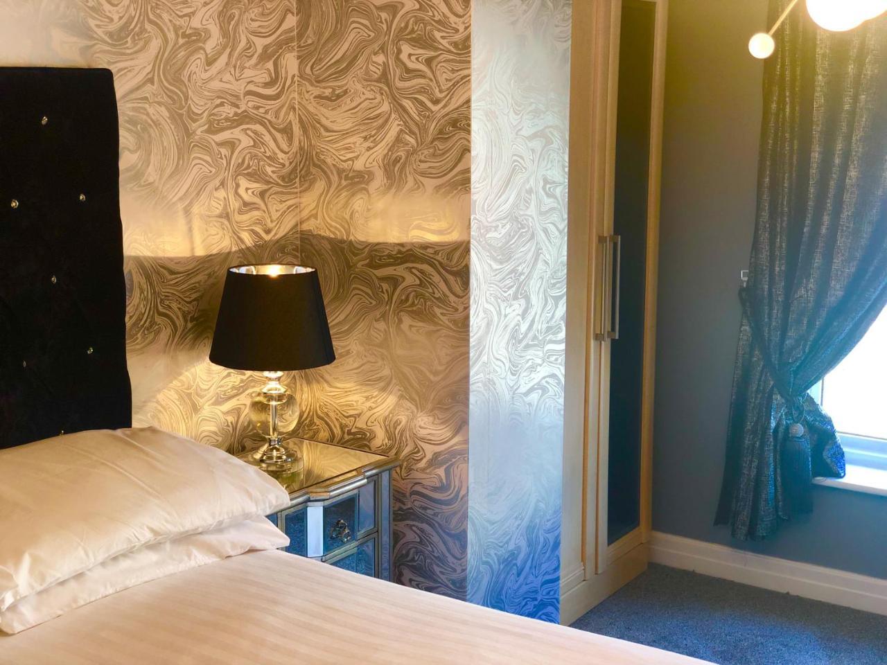 The Lilly Restaurant With Rooms Llandudno Ngoại thất bức ảnh