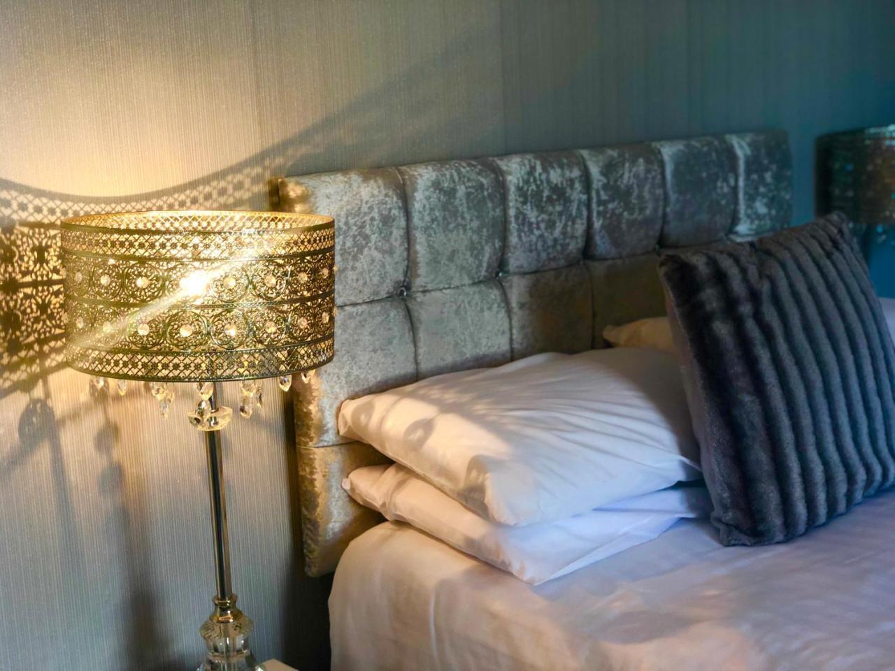 The Lilly Restaurant With Rooms Llandudno Ngoại thất bức ảnh