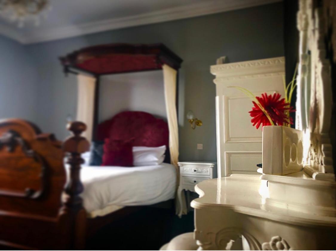 The Lilly Restaurant With Rooms Llandudno Ngoại thất bức ảnh